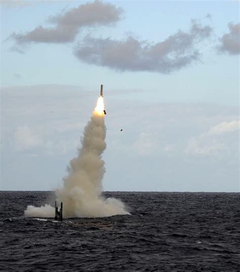 港媒：解放军向南海发射导弹 强化拒绝其他势力进入南海能力_凤凰网视频_凤凰网