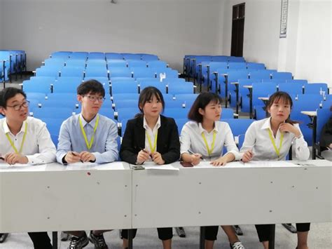 管理学院和商学院第一届团总支第二轮面试招新-滁州职业技术学院