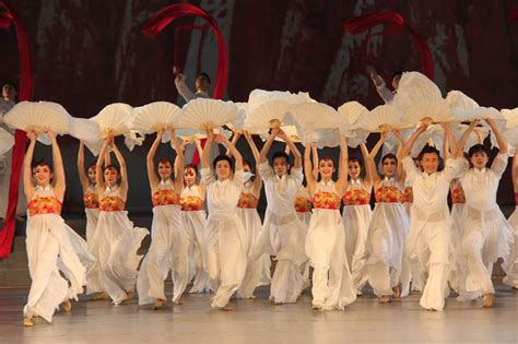 韩国舞蹈，朝鲜舞蹈，扇子舞蹈视频素材,人文艺术视频素材下载,高清2560X1284视频素材下载,凌点视频素材网,编号:557687