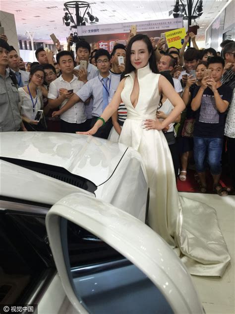 上海车展车模|车展上都出现过哪些特别出位的车模品牌-丫空间