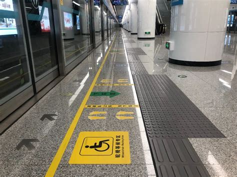 出行无障碍！残疾人士乘坐济南地铁有专用轮椅踏板|济南|残疾|地铁_新浪新闻