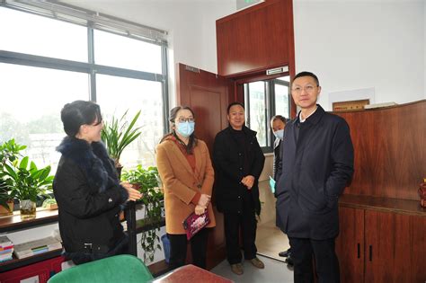 汉阳区代区长徐丽到国土规划汉阳分局调研指导工作