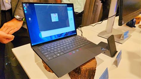 Dell Latitude 9440 Hands On: LED Touchpad and Sleek Keys Make a Cooler ...