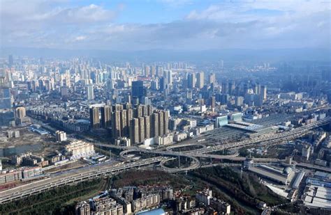 中国城市规模最新评级：昆明全国第20位！超大连长沙太原苏州厦门__凤凰网