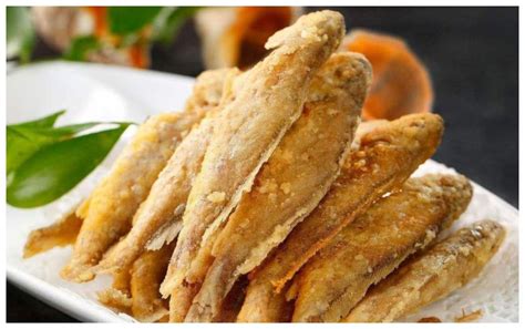 炸鱼时，别只会加玉米淀粉和面粉了，用它炸，鱼块酥脆香嫩好吃！