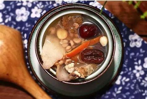 广东最受欢迎的十大靓汤，五指毛桃猪骨汤排第一(3)_巴拉排行榜