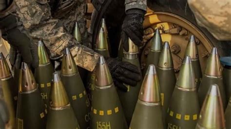 欧盟批准20亿欧元对乌军援计划 提供100万发炮弹_凤凰网