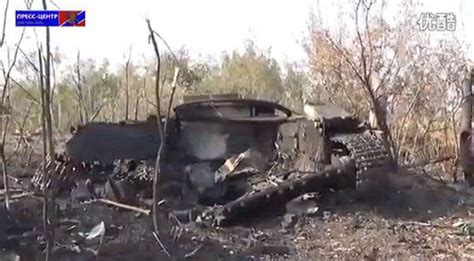 东部武装称乌克兰第72旅被歼 展示大批战车残骸_手机凤凰网