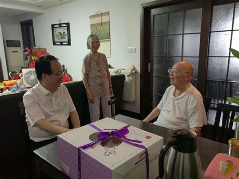 南京中医药大学我校加强离休干部、退休老领导和老专家的人文关怀