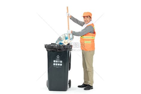 使用簸箕倒垃圾的环卫工人高清图片下载-正版图片501666042-摄图网