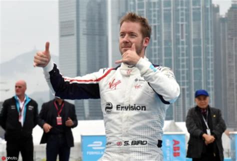 中国首位F1正式车手周冠宇：希望未来五星红旗飘扬在领奖台上_凤凰网