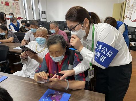 西成社区开展老年人智能手机培训