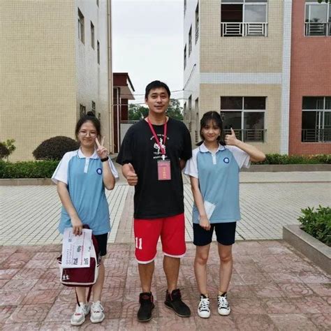 九年级郏县师生重返襄城清华园学校，受到热烈欢迎_中学网