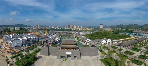 崇左左江大转弯城市建筑风光航拍_3840X2160_高清视频素材下载(编号:10427378)_实拍视频_光厂(VJ师网) www.vjshi.com