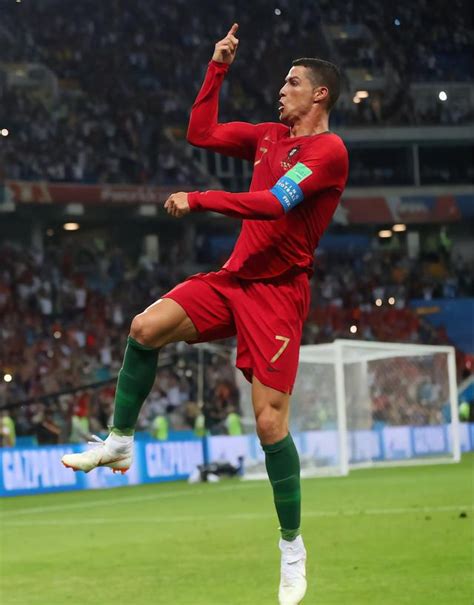 C罗破门！创世界纪录+FIFA吹捧，葡萄牙三分钟两球，喜迎开门红|C罗|葡萄牙|世界杯_新浪新闻