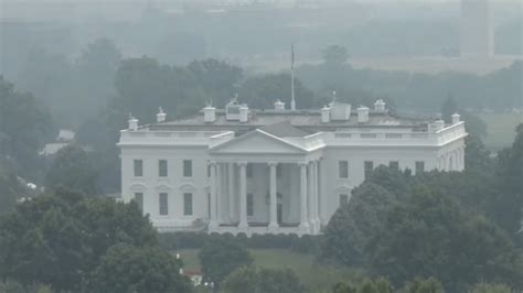 白宫被浓烟笼罩，华盛顿纪念碑几乎被吞噬_凤凰网资讯_凤凰网