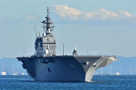 高清：日本出云号准航母试航归来 舰载武器安装完毕--军事--人民网
