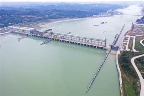 中国电力建设集团 规划设计 岷江龙溪口航电枢纽船闸实现施工期通航