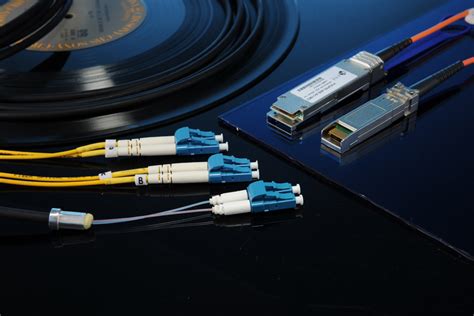 秋叶原QS6807光纤HDMI线2.0HDMI光纤线4K高清连接线100米超长传输