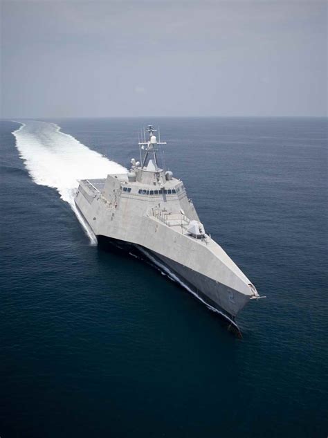 美军濒海战斗舰在南海抵近中国科考船 我054A舰现身_手机新浪网