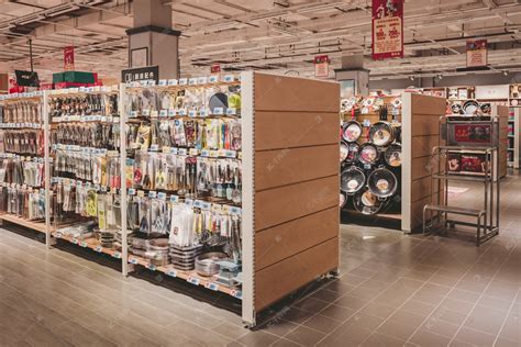 超市购物百货厨具用品消费摄影图配图高清摄影大图-千库网