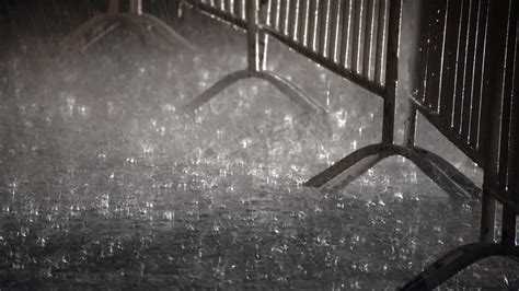 深圳连发冰雹大风暴雨预警 天文台记录下弧状积雨云奇观_深圳新闻网