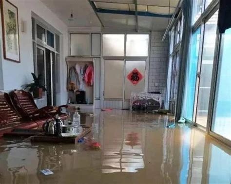 柬埔寨为供电泄洪淹没村庄，超60户家庭背井离乡