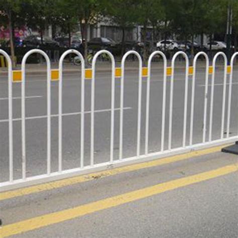 湖南交通护栏厂家城市防护栏M型隔离栏京式防撞护栏U型道路栏杆-阿里巴巴