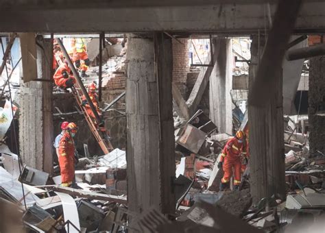 湖北十堰爆炸致25死，居民：现场发生2次爆炸，有消防员因此受伤|爆炸|十堰|消防员_新浪新闻