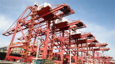 宁波舟山港1至8月份生产数据公布，集装箱吞吐量同比增长6.1%。-港口网
