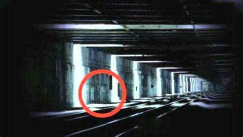 高铁隧道里发生的灵异事件，监控突然拍到了这样的画面！_腾讯视频