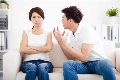 离婚夫妇吵架了怎么劝和,家庭关系:当小两口闹离婚时,双方父母该怎么办呢_法律律师咨询
