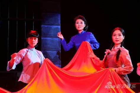 中国文艺网_“绣红旗”之前突发舞台装置故障，歌剧《江姐》的这个操作亮了！