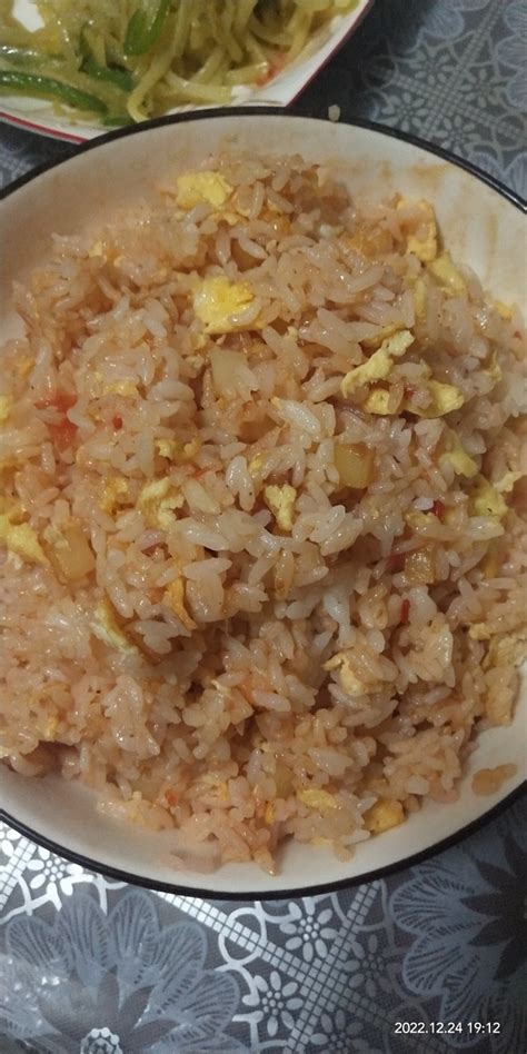 【炒米饭的做法步骤图，炒米饭怎么做好吃】宝子干饭呀_下厨房
