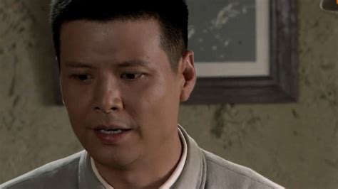 《刺刀英雄》第四十集03：刘汉及时赶到，把赵奎和土匪们击毙，将重伤的郑二保送到医院抢救