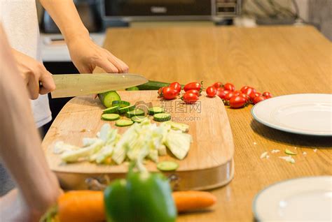 厨房做菜切菜特写高清图片下载-正版图片500440996-摄图网