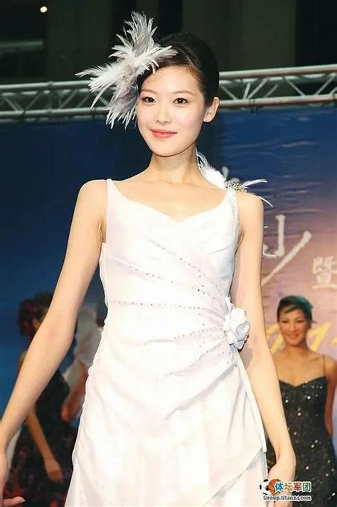 利善榛是一位台湾的模特，她同时也是一位运动爱好者，尤其喜欢篮球！穿上球衣的台妹，又让你心跳加速吗？
