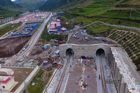 西二环高速项目梅岭隧道工程提前掘进_南昌市建设投资集团有限公司