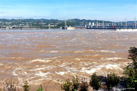 长江、黄河均形成2020年第5号洪水！青衣江雅安段现百年一遇洪水，重庆主城将于19日凌晨迎来长江、嘉陵江洪峰 | 每日经济网