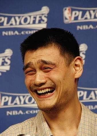 NBA球员代言“表情包”，姚明大笑被玩坏，詹皇逗逼