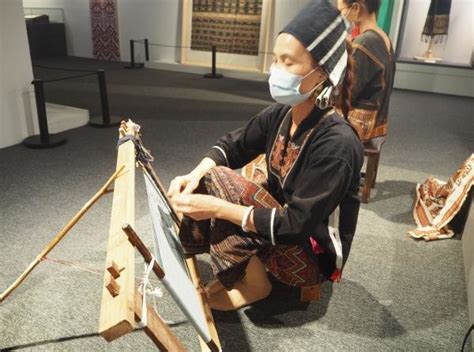 黎族织锦：手织的繁华黎锦