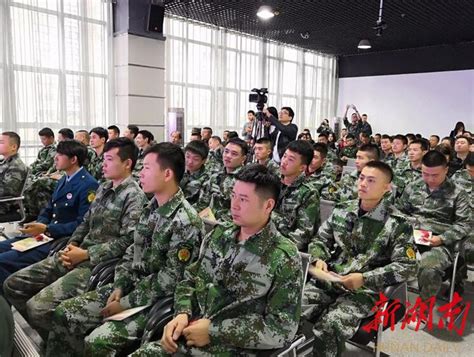 湖南举行退役士兵专场招聘会 提供近5000个就业岗位 - 要闻 - 湖南在线 - 华声在线