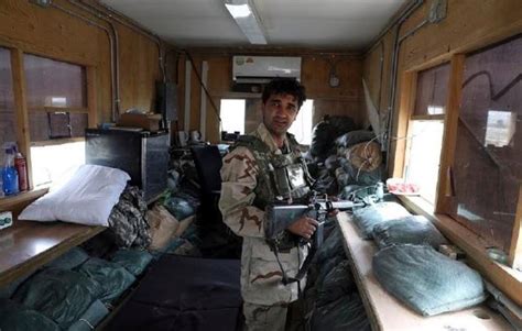 没有通知阿富汗军队，美军就连夜撤离巴格拉姆基地，留下海量物资|美国政府|塔利班|政府军_新浪新闻