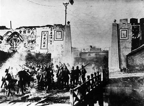 1937年的南京旧照：日军强行攻破中华门，并在北城门插上了太阳旗