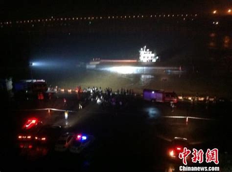 重庆一艘货船深夜在长江翻沉 两人失踪(图)_手机新浪网
