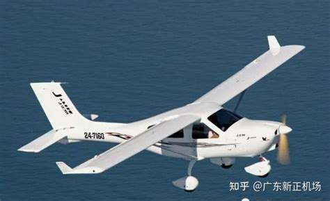 国产轻型多用途通航飞机小鹰-700首飞成功_凤凰网