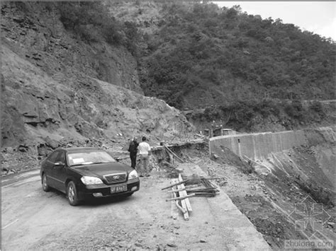 突发！四川石棉隧道出口发生泥石流，高速交警紧急抢险