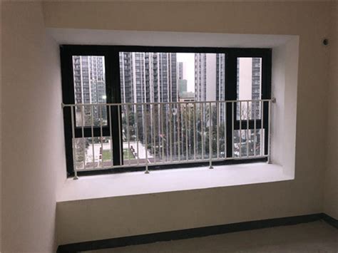高层住户阳台装什么窗户好？平开窗危险指数很高 - 拆改 - 装一网