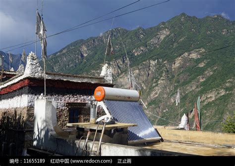 四川甘孜州藏寨的太阳能热水器高清图片下载_红动中国