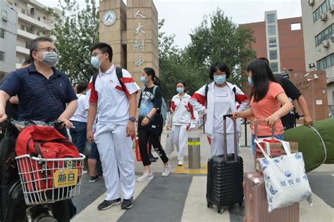 学生突发疾病，广州白云民警及时施救助其脱险